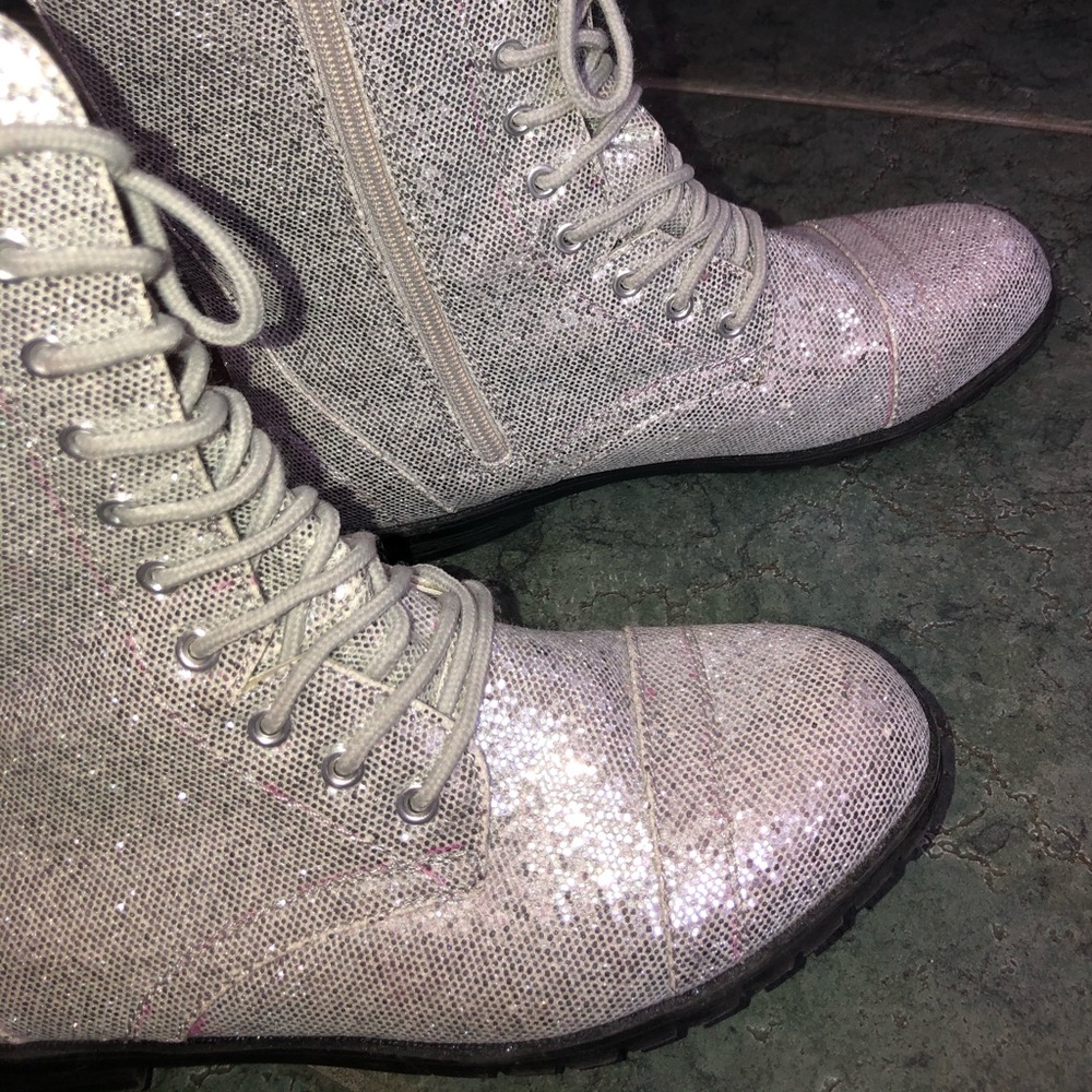 boots - Picture 4 of 8